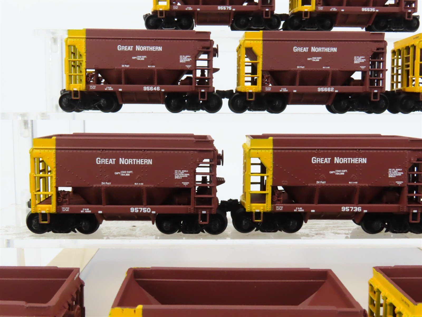 HO Scale Walthers 932-4555 GN Great Northern Taconite Ore Cars 12-Pack