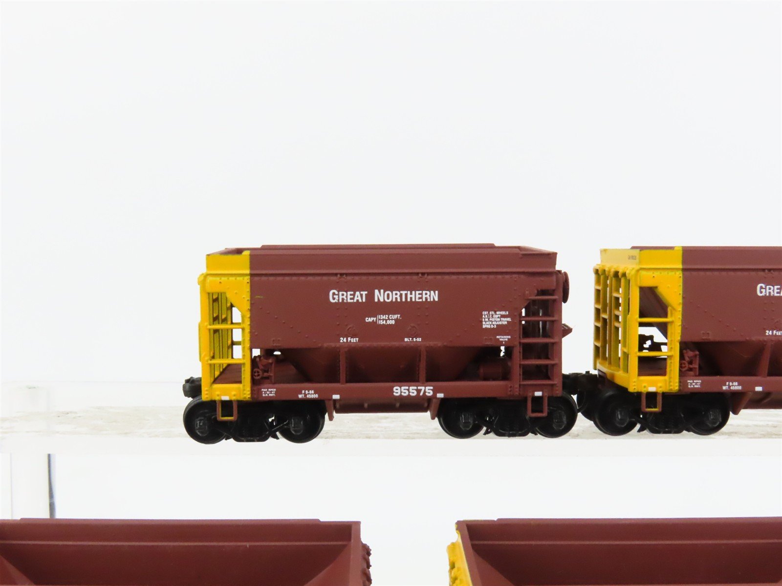 HO Scale Walthers 932-4555 GN Great Northern Taconite Ore Cars 12-Pack