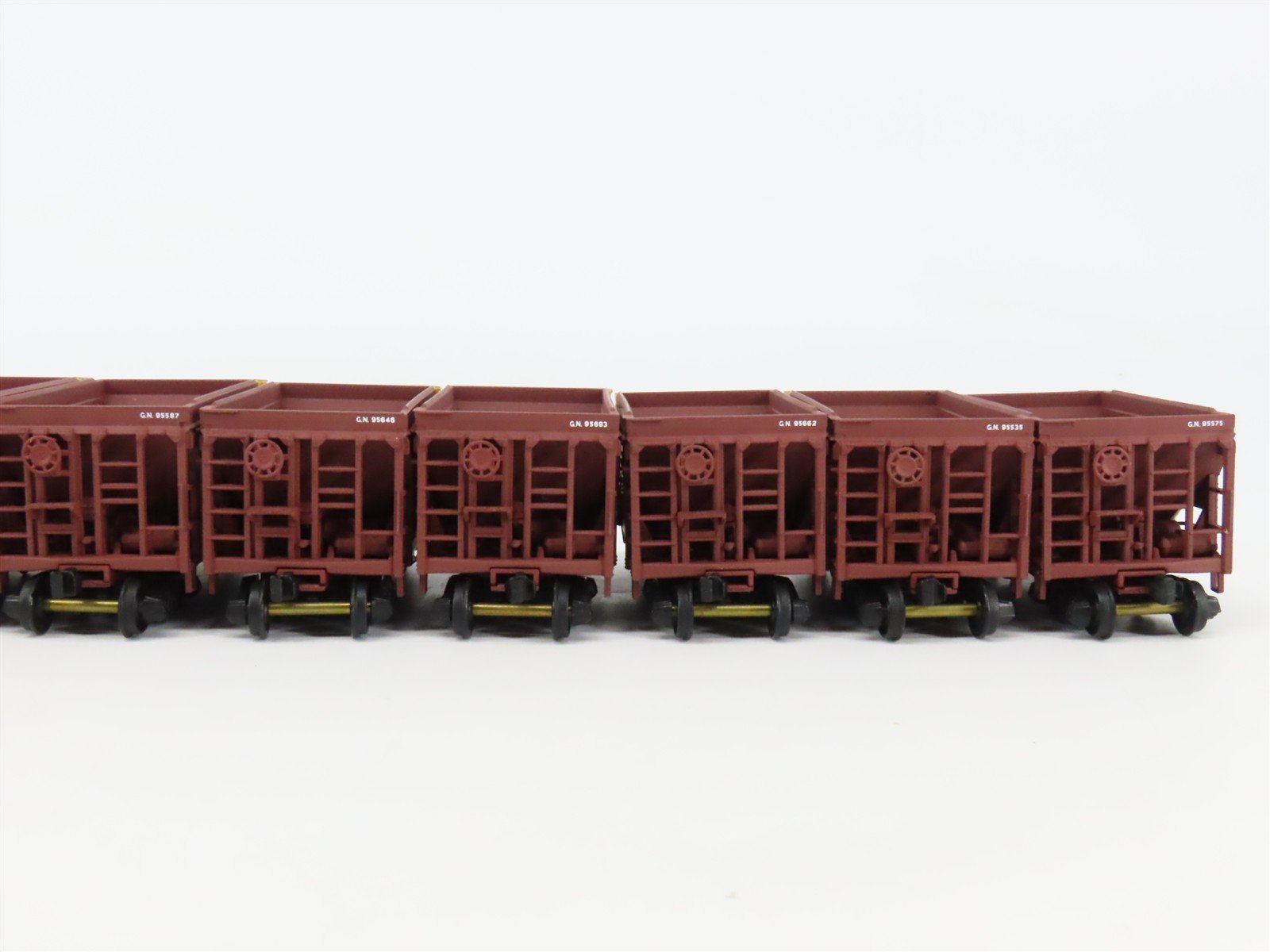 HO Scale Walthers 932-4555 GN Great Northern Taconite Ore Cars 12-Pack