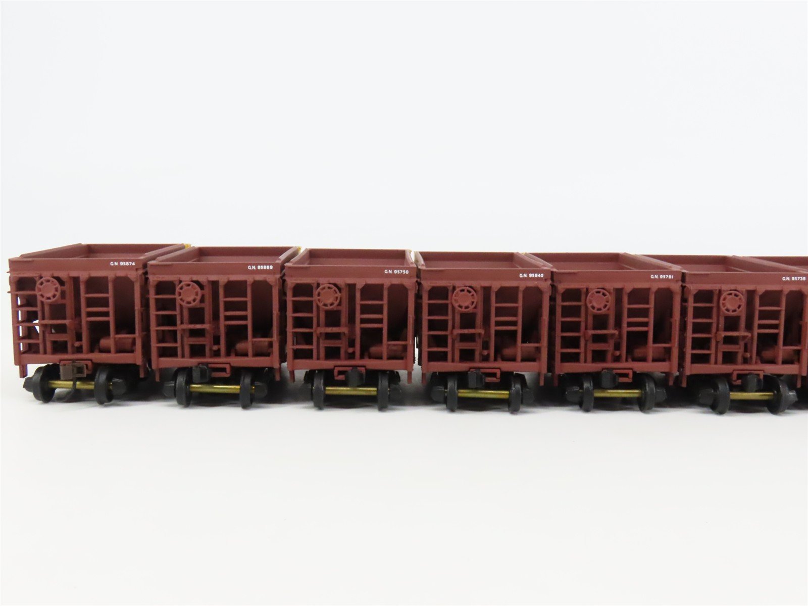 HO Scale Walthers 932-4555 GN Great Northern Taconite Ore Cars 12-Pack