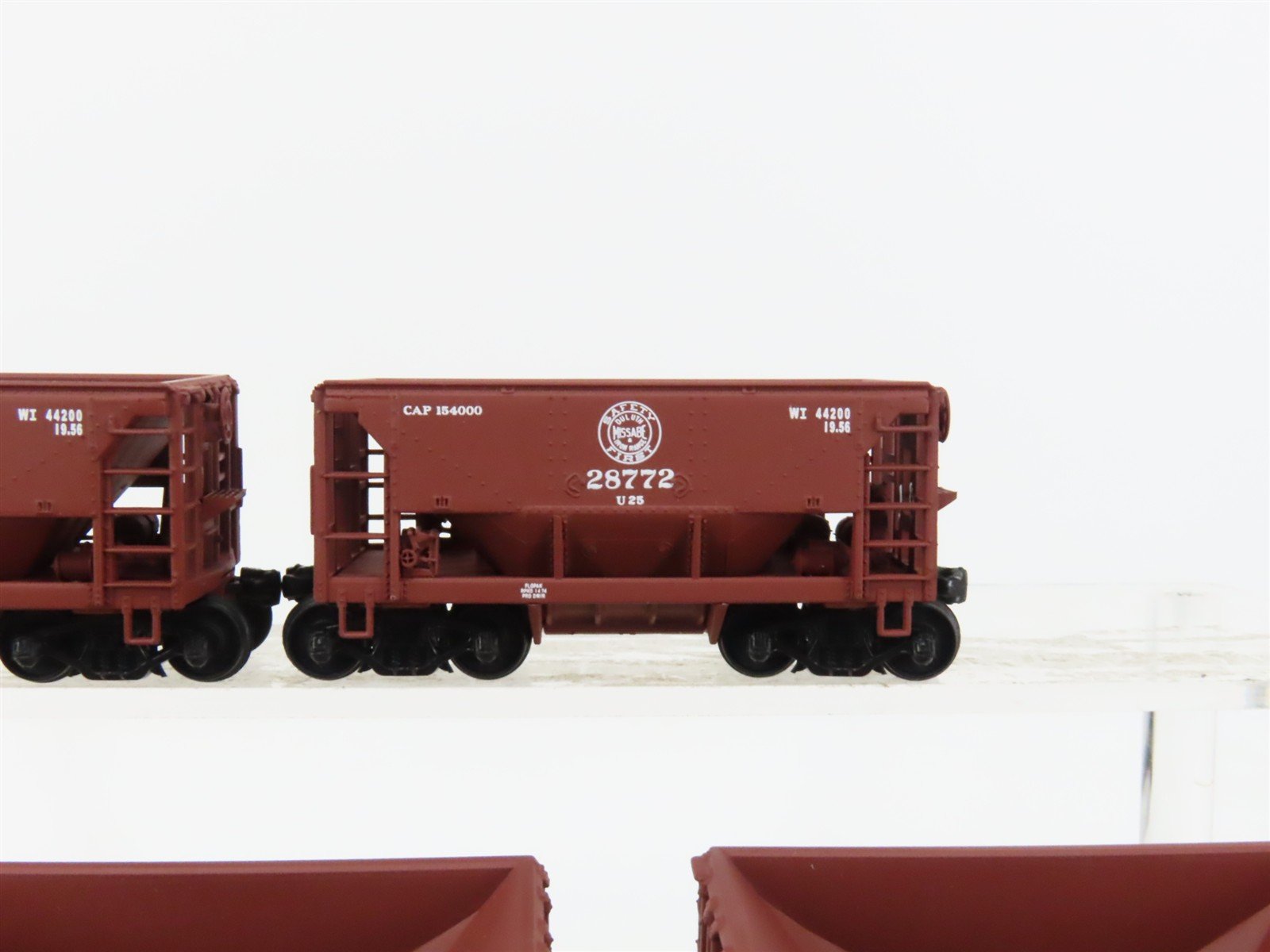 HO Scale Walthers 932-4454 DM&IR Missabe Road Ore Cars 12-Pack