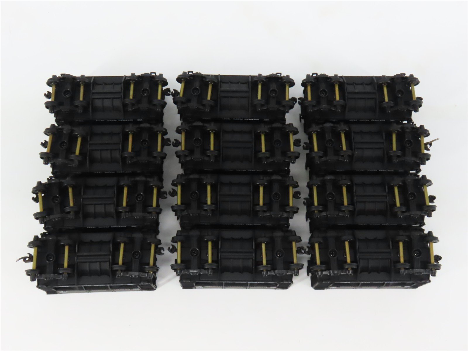 HO Scale Walthers 932-4465 NP Northern Pacific Ore Cars 12-Pack
