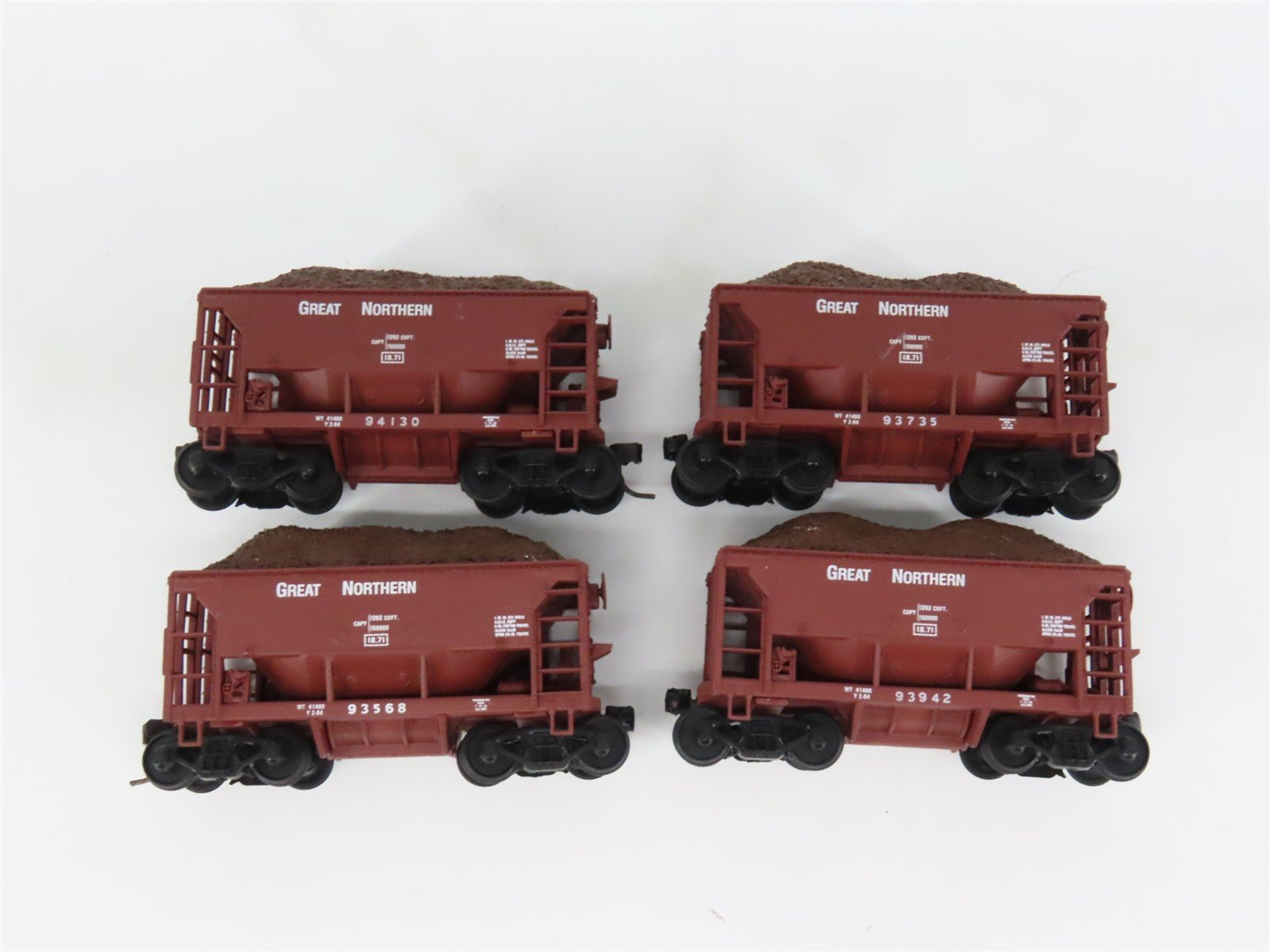 HO Scale Walthers 932-4402 GN Great Northern Ore Cars 4-Pack w/ Custom Load