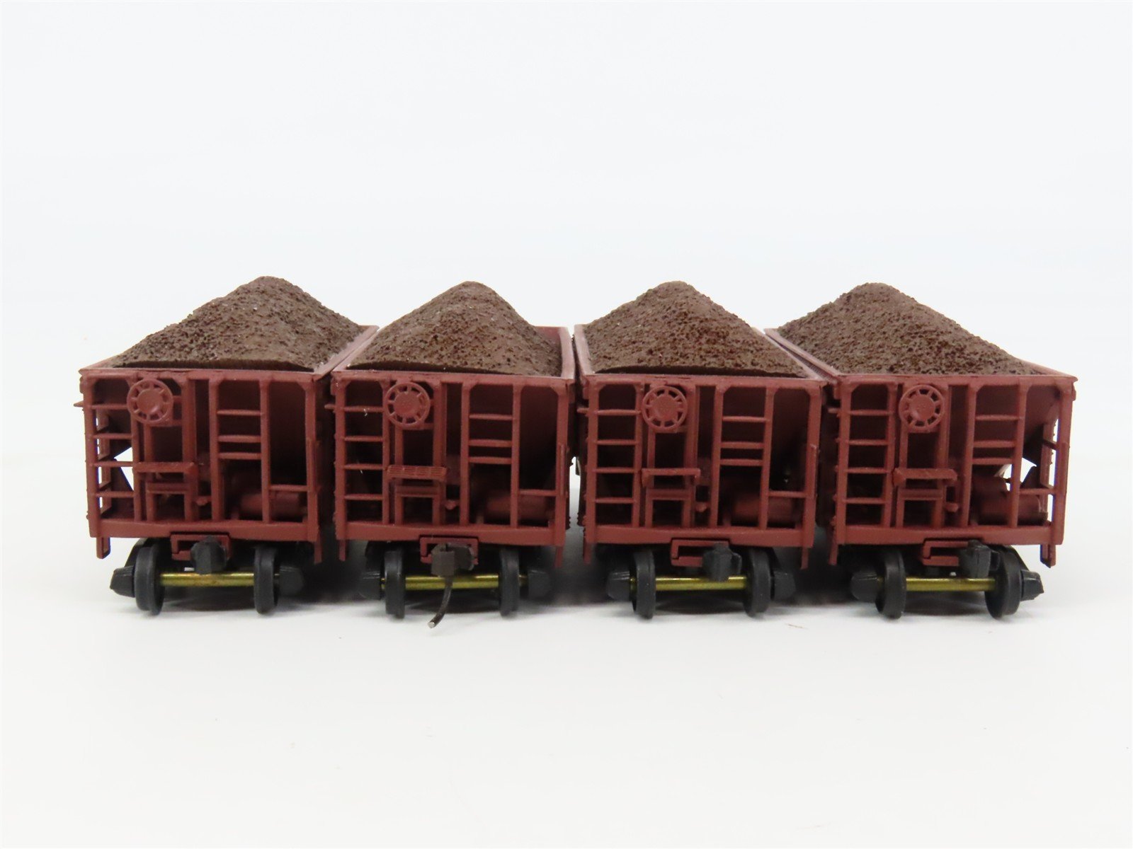 HO Scale Walthers 932-4402 GN Great Northern Ore Cars 4-Pack w/ Custom Load