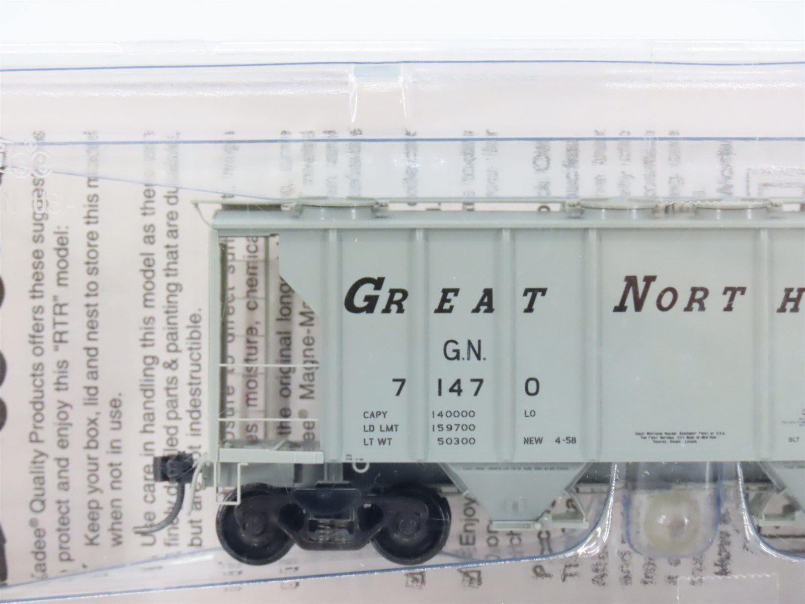HO Scale Kadee 8013 GN Great Northern 2-Bay Covered Hopper #71470 - SEALED