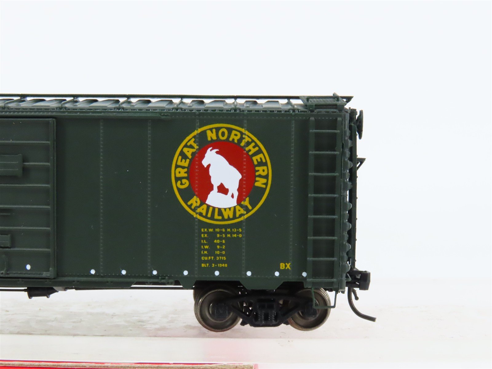 HO Scale InterMountain 46010-18 GN Great Northern Express 40' Box Car #2537