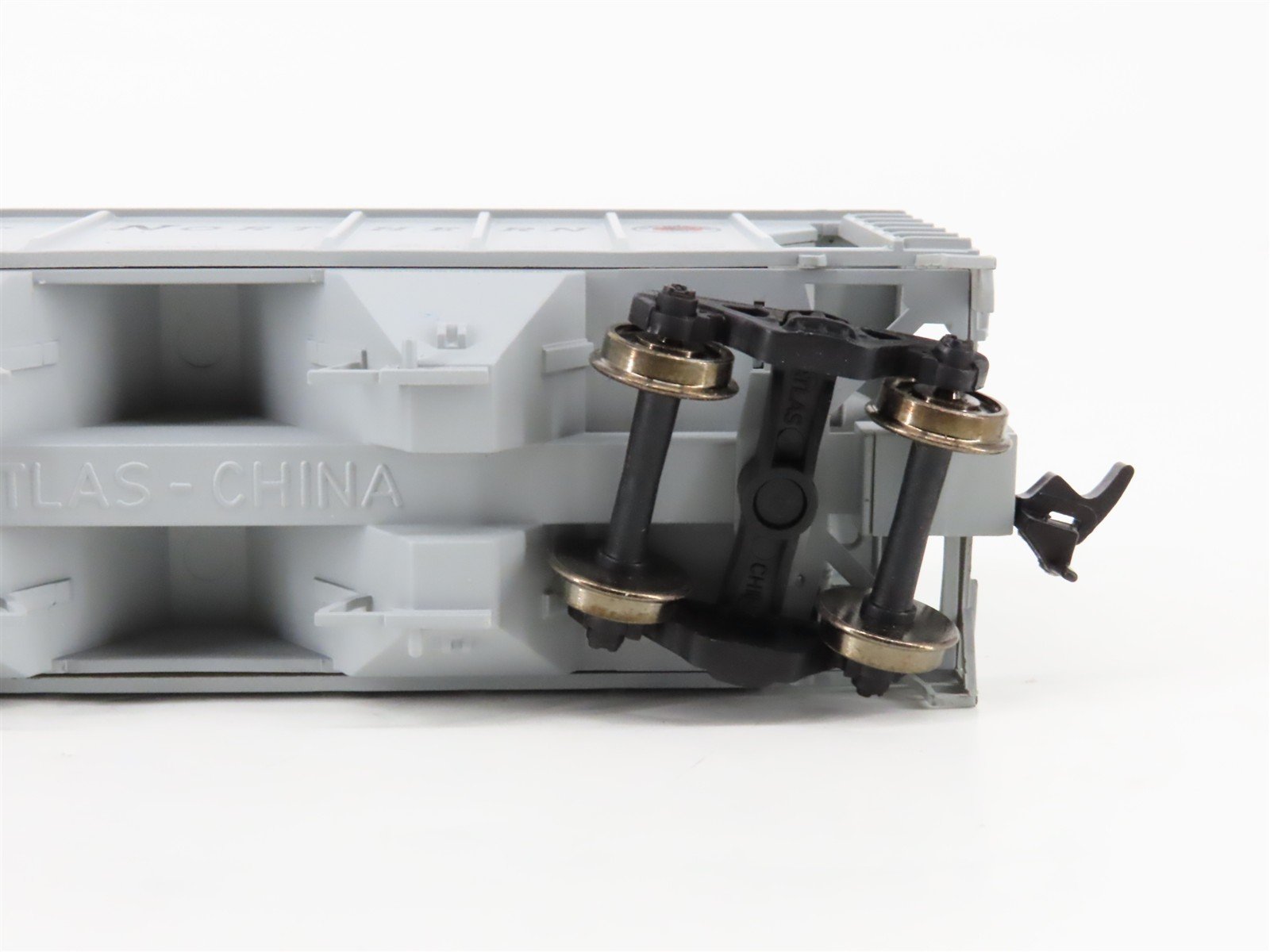 HO Scale Atlas 1819 GN Great Northern 2-Bay PS-2 Covered Hopper #71405