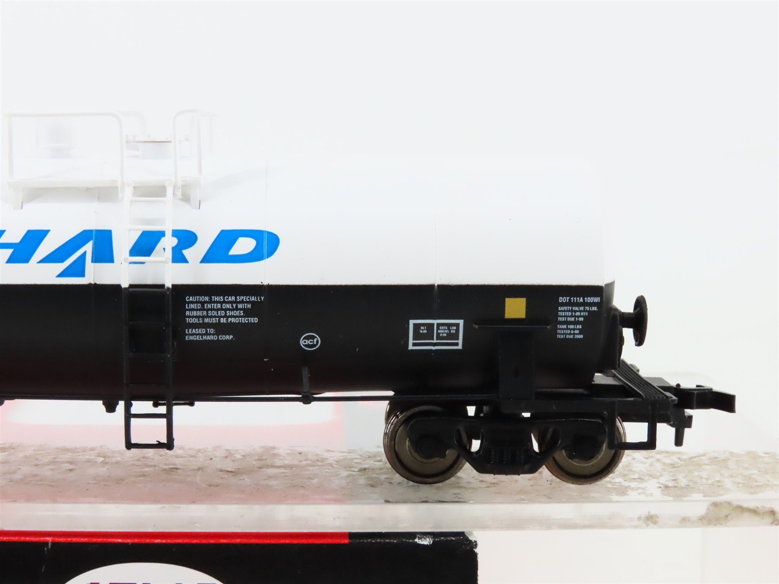 HO Scale Atlas 1702-4 ACFX Engelhard 13k Gallon Kaolin Tank Car #71986