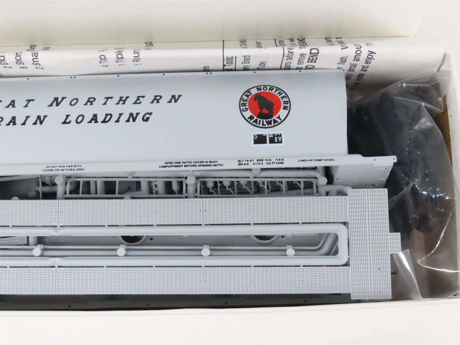 LOT of 2 HO Scale Intermountain GN Great Northern Cylindrical Hopper Car Kits