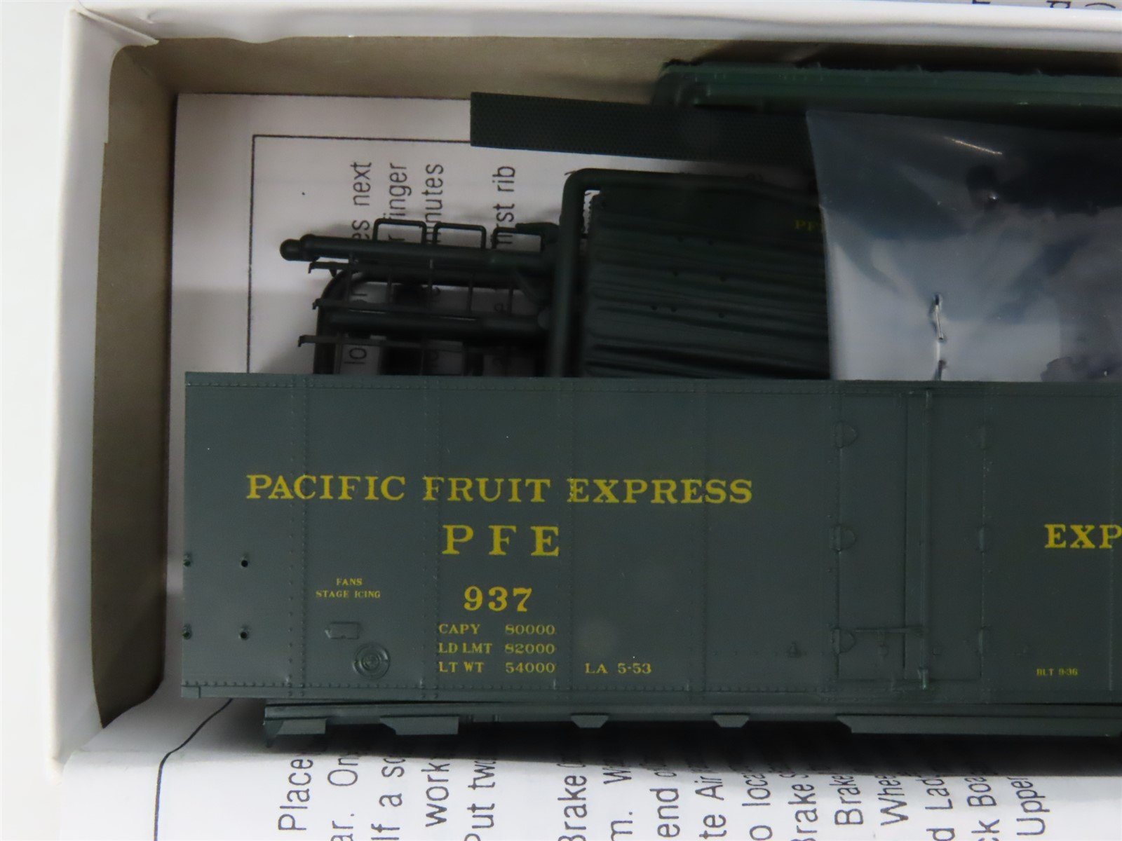 LOT of 4 HO Scale Intermountain Assorted PFE Ice Bunker Car Kits