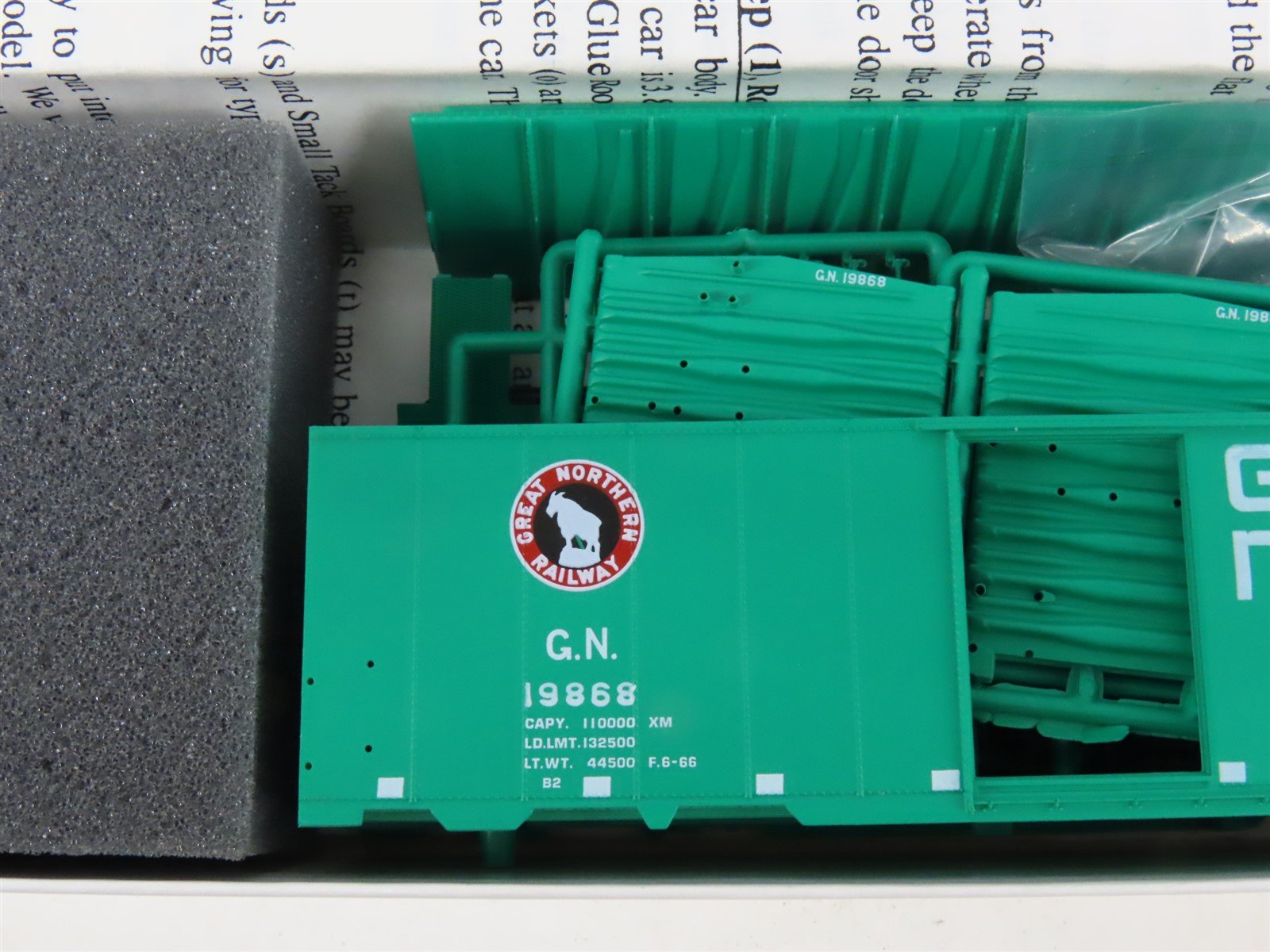 LOT of 4 HO Scale Intermountain GN Great Northern 40' 12-Panel Boxcar Kits