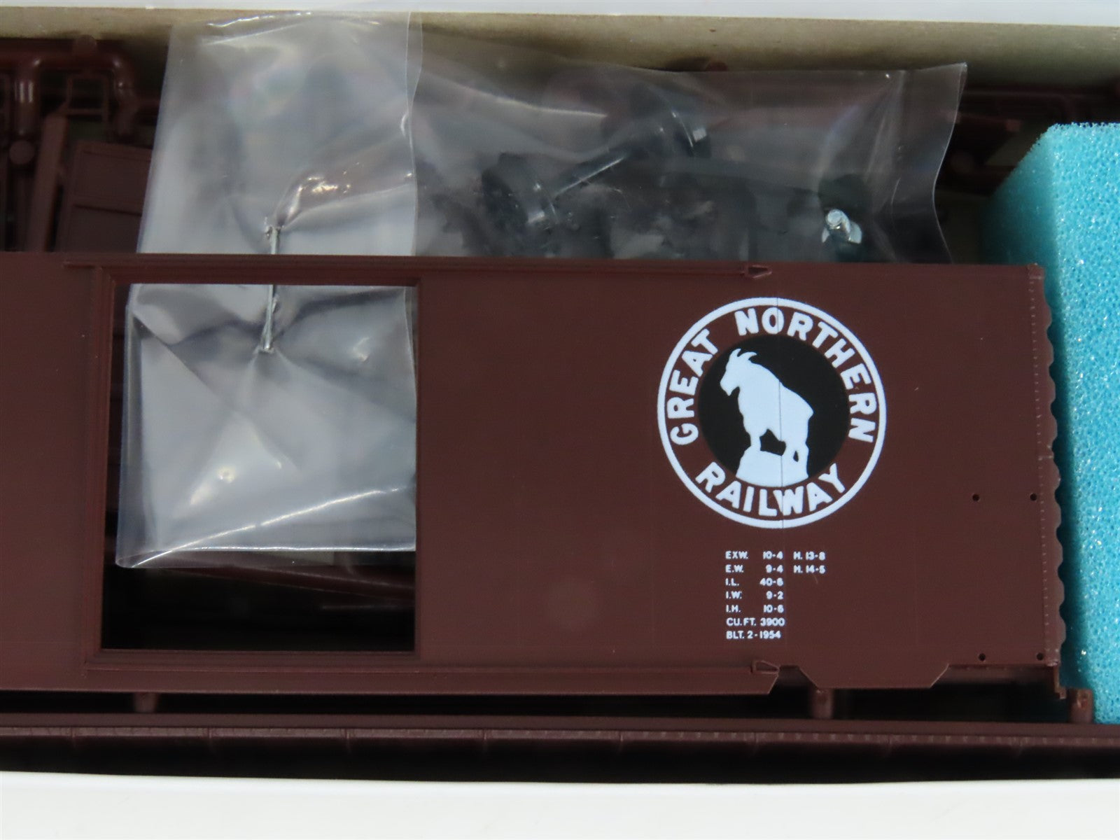 LOT of 4 HO Scale Intermountain GN Great Northern 40' PS-1 Boxcar Kits