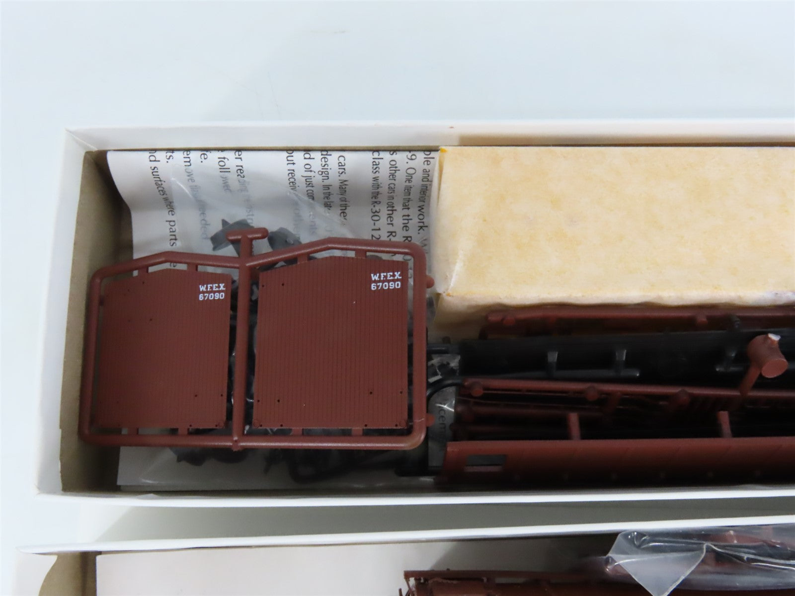 LOT of 4 HO Scale Red Caboose GN Great Northern Refrigerator Car Kits