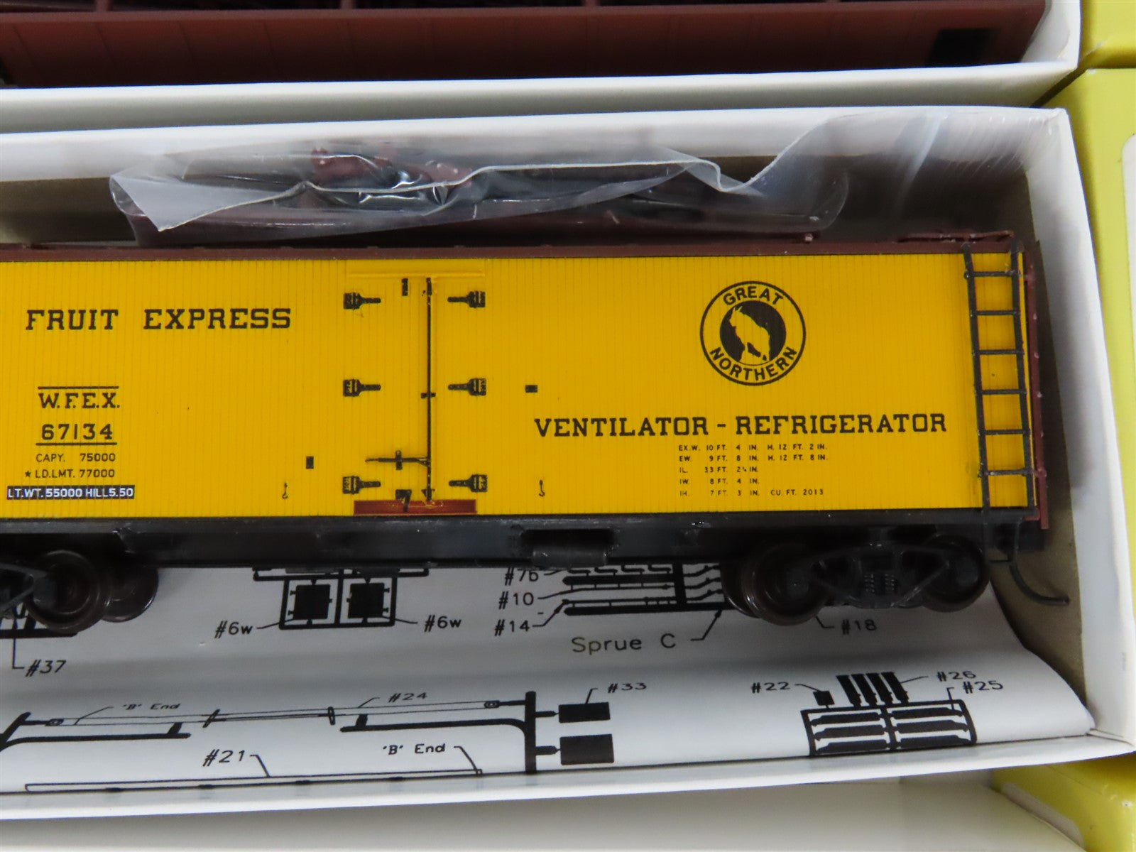 LOT of 4 HO Scale Red Caboose GN Great Northern Refrigerator Car Kits