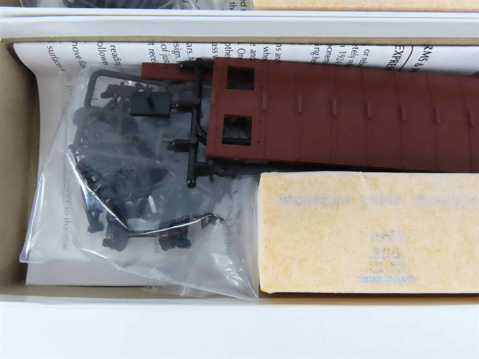 LOT of 4 HO Scale Red Caboose GN Great Northern Refrigerator Car Kits