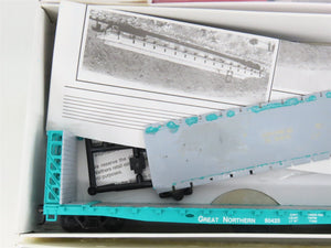 LOT of 3 HO Scale Walthers GN Great Northern 54' Flatcar & 40' Stock Car Kits