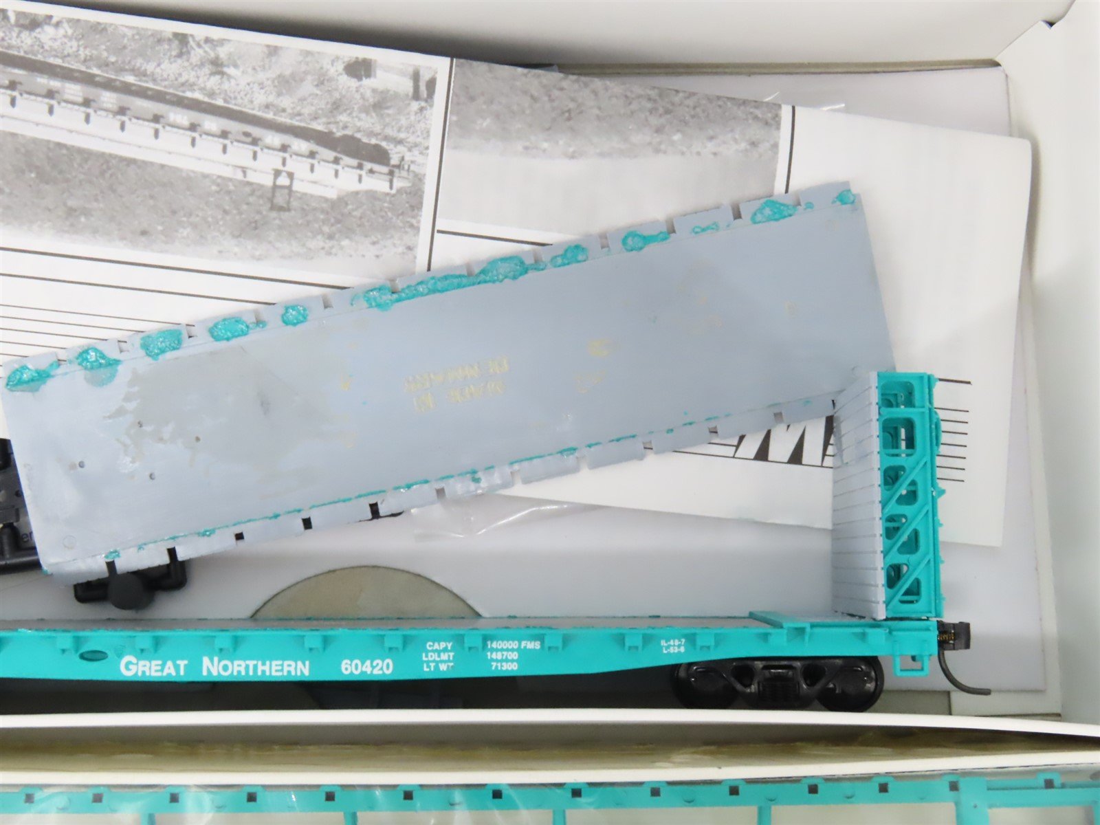 LOT of 3 HO Scale Walthers GN Great Northern 54' Flatcar & 40' Stock Car Kits