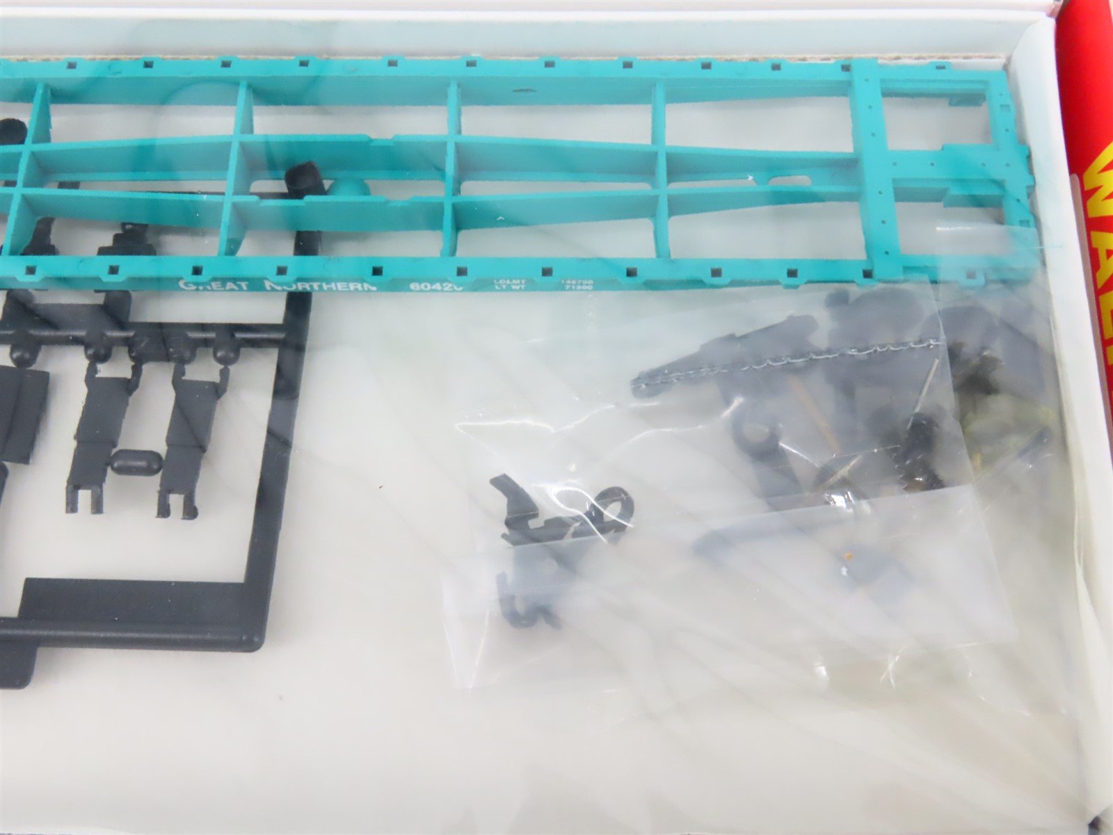 LOT of 3 HO Scale Walthers GN Great Northern 54' Flatcar & 40' Stock Car Kits