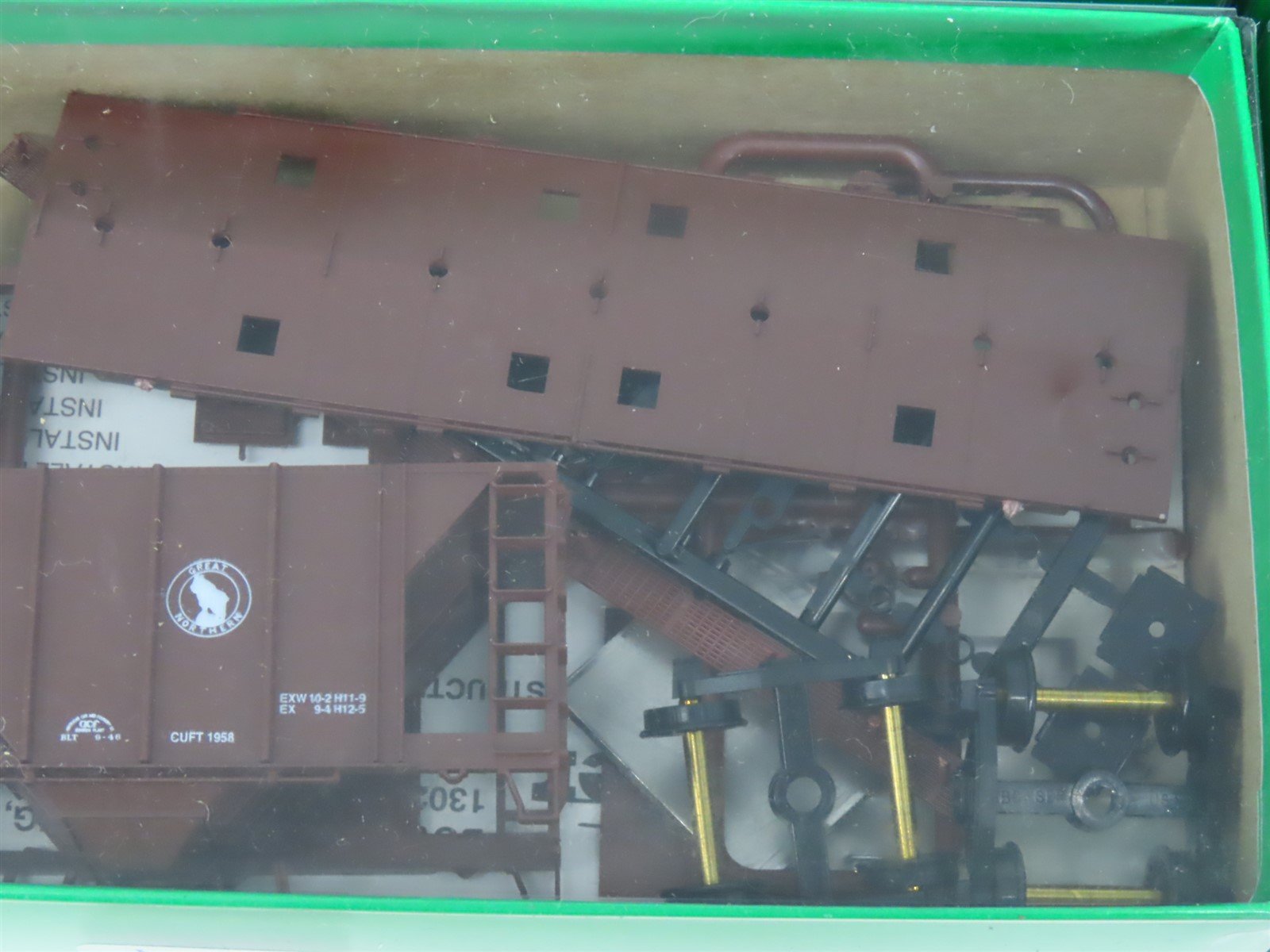 LOT of 4 HO Scale Bowser 55681 GN Great Northern 2-Bay Covered Hopper Car Kits