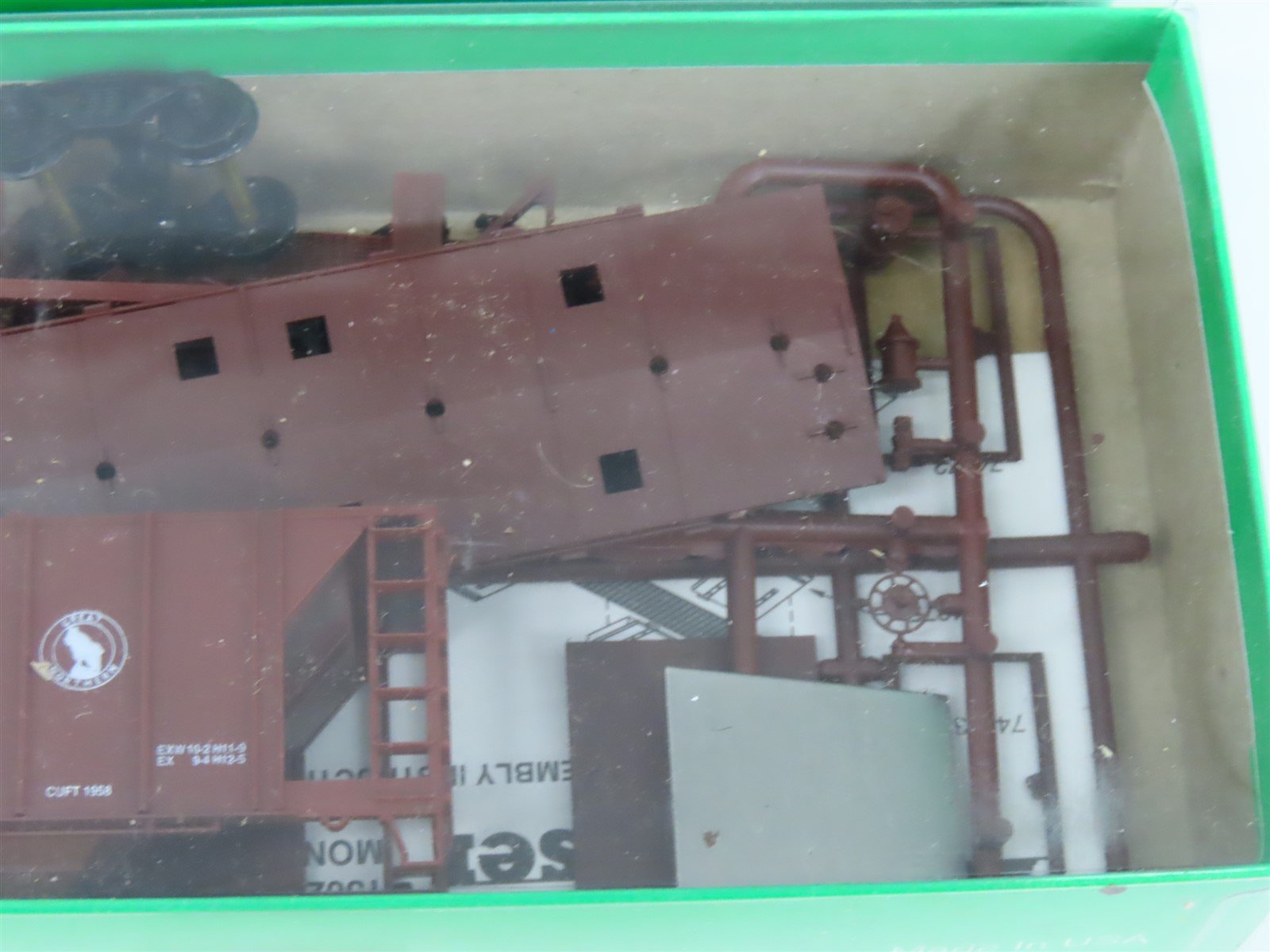 LOT of 4 HO Scale Bowser 55681 GN Great Northern 2-Bay Covered Hopper Car Kits