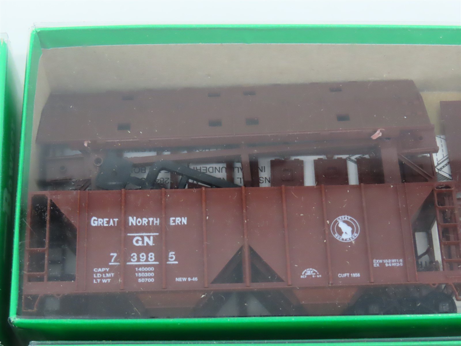 LOT of 4 HO Scale Bowser 55681 GN Great Northern 2-Bay Covered Hopper Car Kits