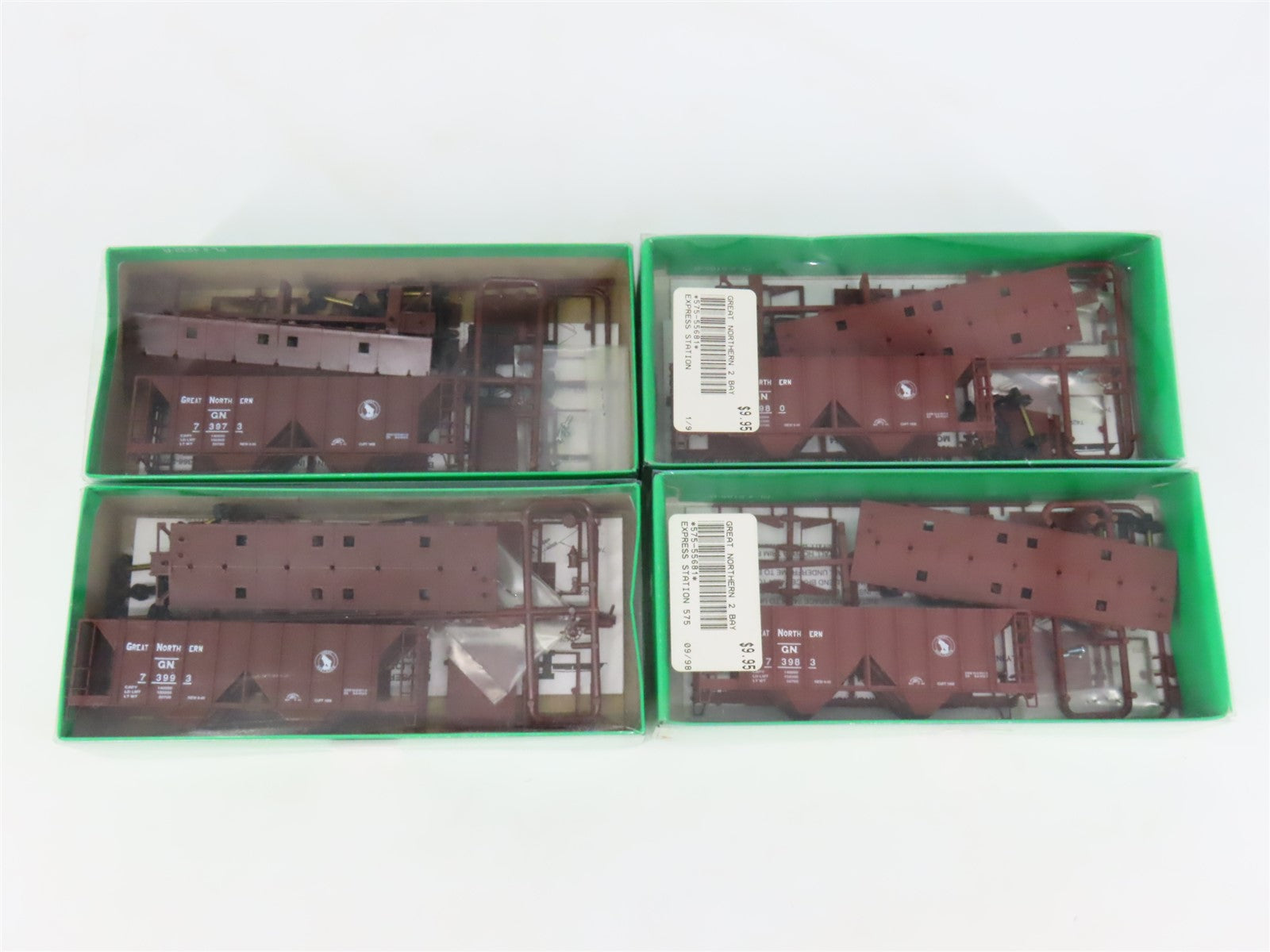 LOT of 4 HO Scale Bowser 55681 GN Great Northern 2-Bay Covered Hopper Car Kits