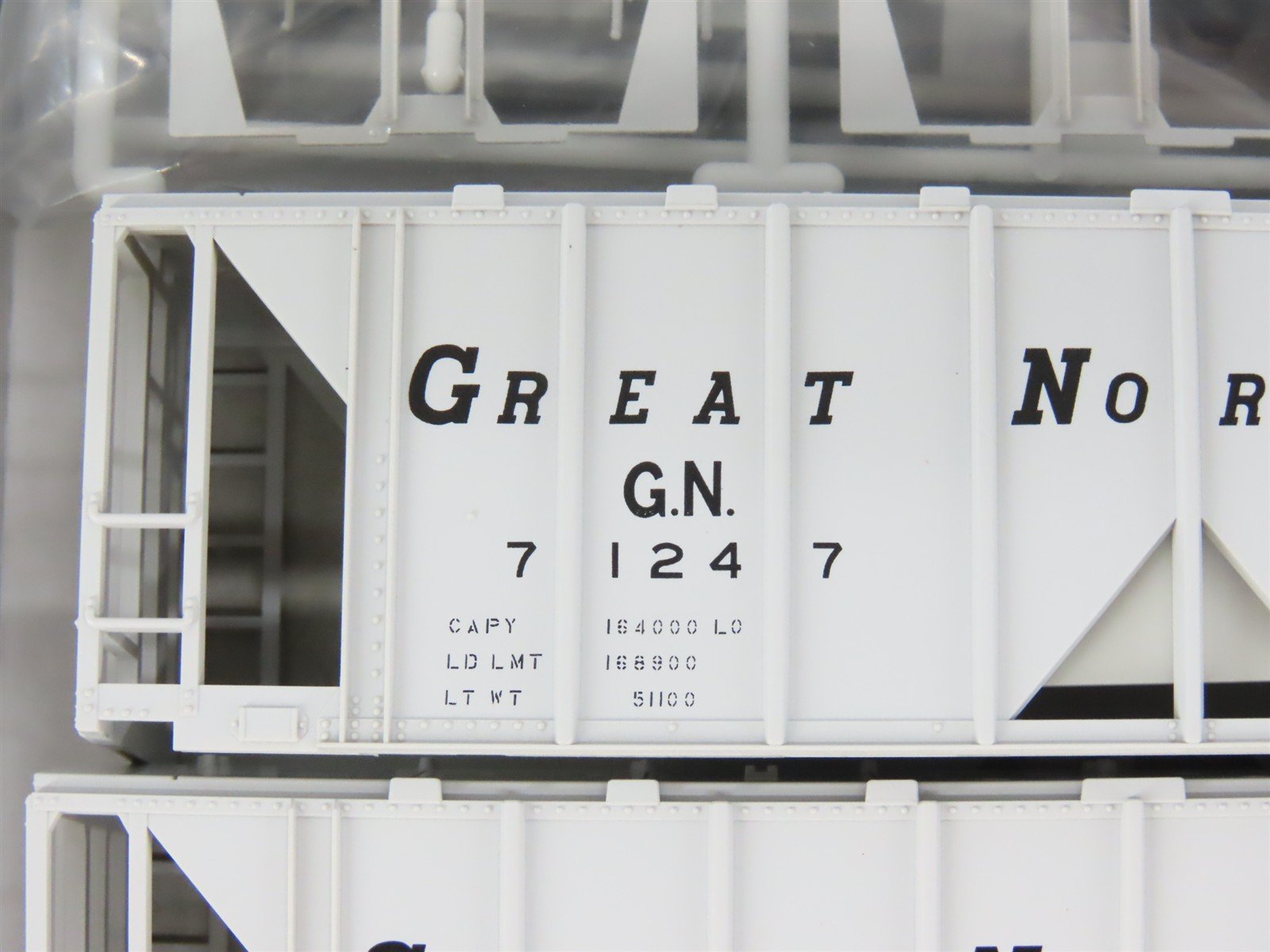HO Scale Kato 38-0203 GN Great Northern AC&F 70t Covered Hopper 3-Car Kit