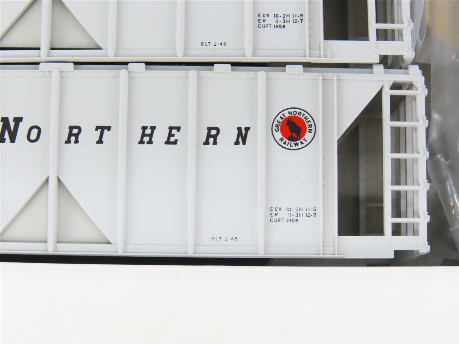 HO Scale Kato 38-0203 GN Great Northern AC&F 70t Covered Hopper 3-Car Kit
