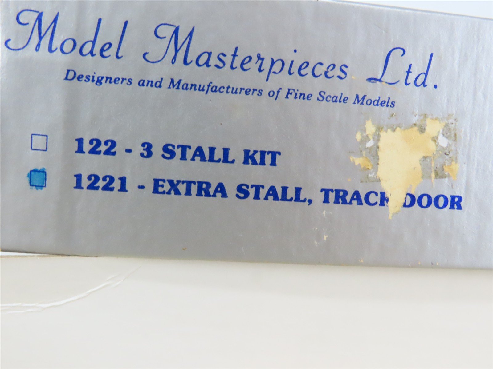 HO Scale Model Masterpieces 1221 130' Brick Extra Stall Track Door Building Kit