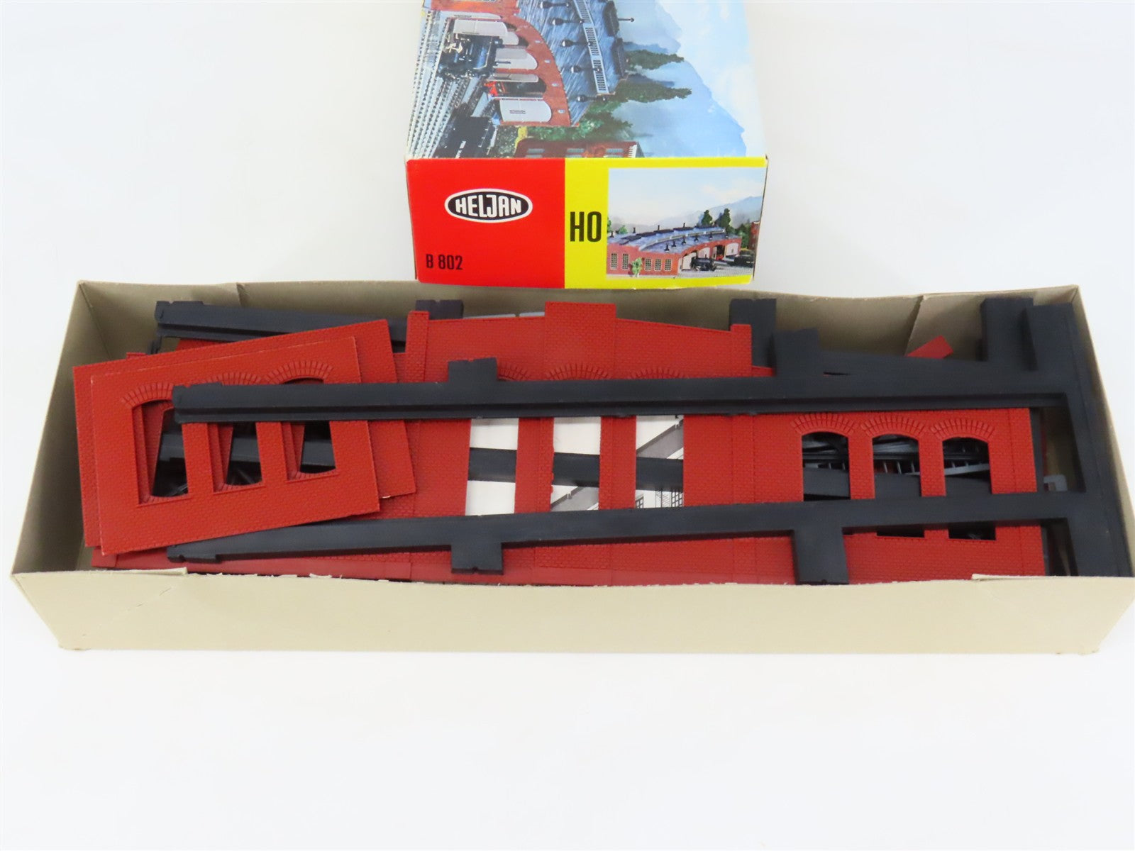 HO Heljan B802 Northumberland, PA Steam Locomotive Roundhouse Building Kit