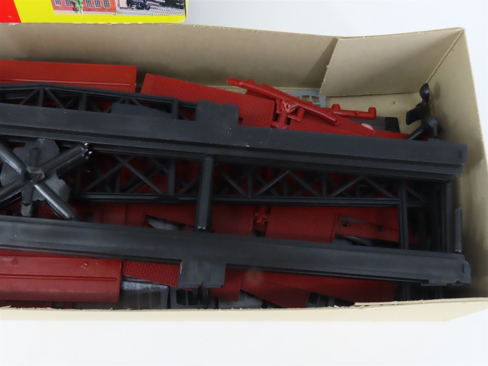 HO Heljan B803 Northumberland, PA Steam Roundhouse Add-On 3-Stall Building Kit