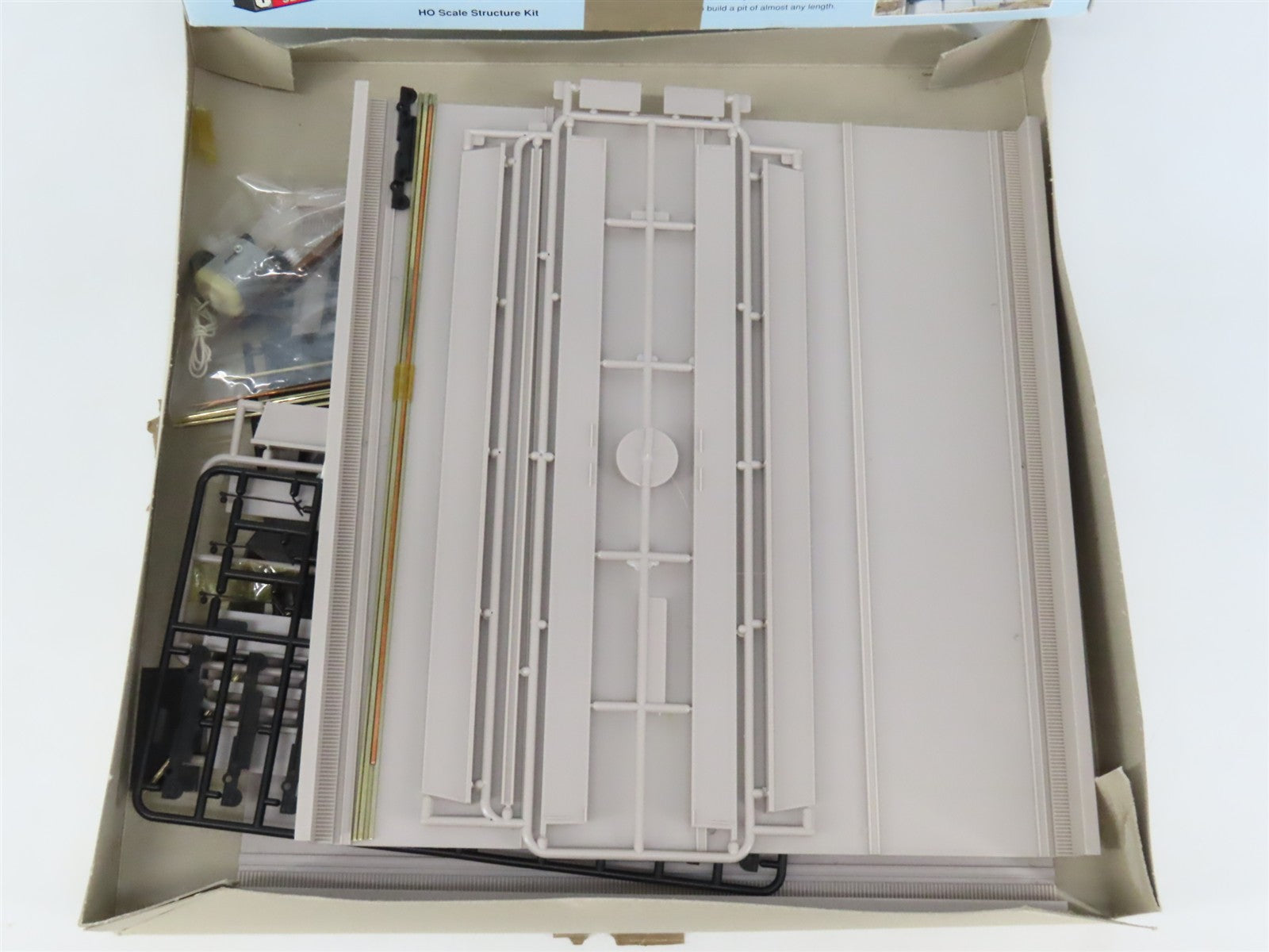 HO Scale Walthers 933-3132 Transfer Table Extension Pit Building Kit
