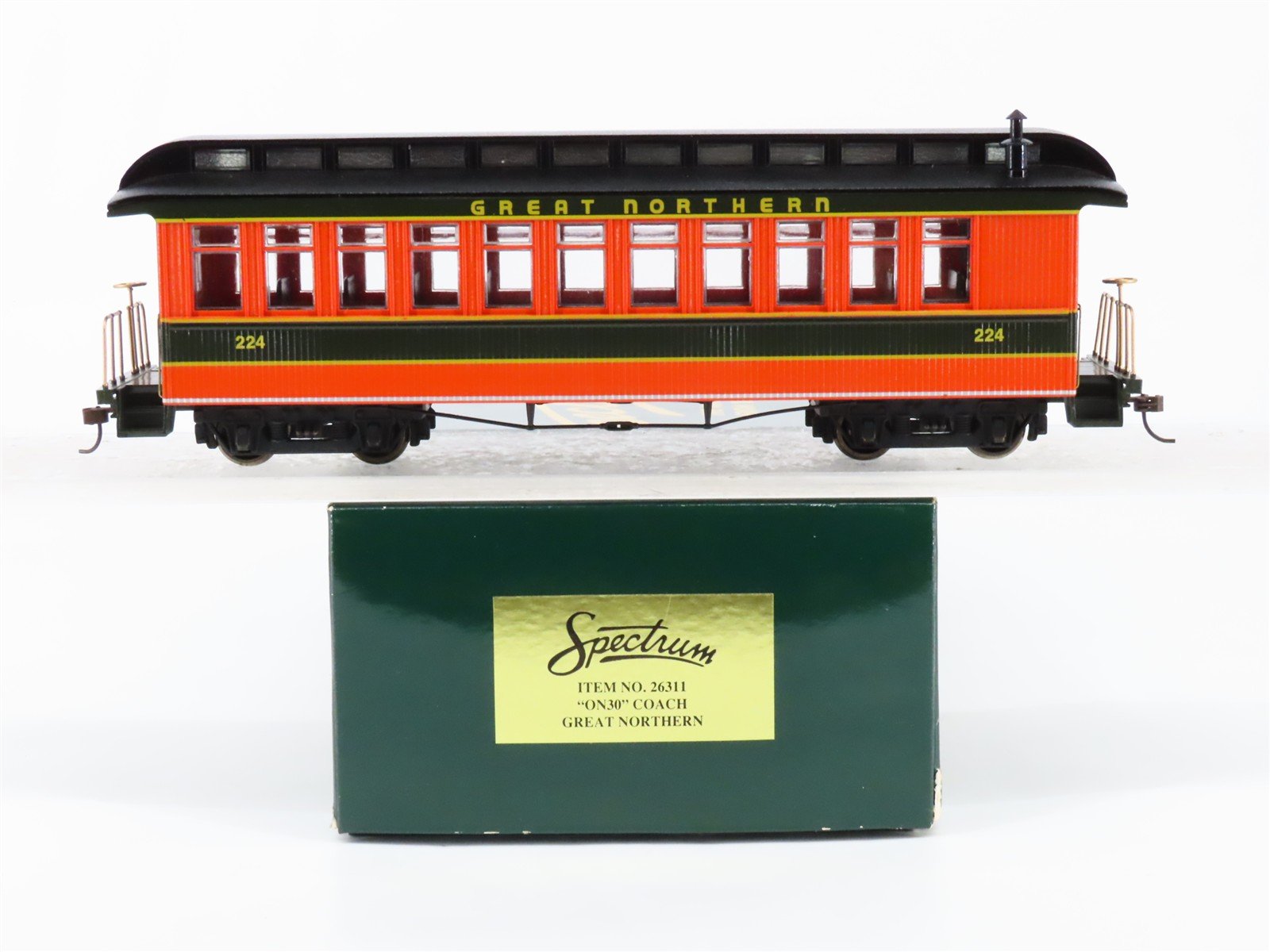 On30 Scale Bachmann Spectrum 26311 GN Great Northern Coach Passenger #224