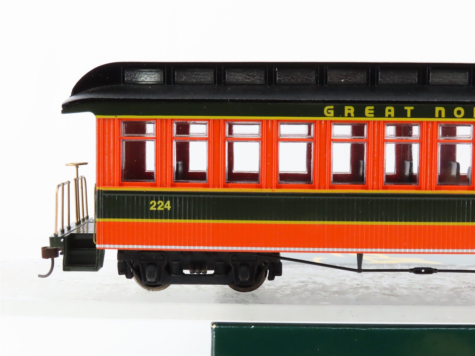 On30 Scale Bachmann Spectrum 26311 GN Great Northern Coach Passenger #224