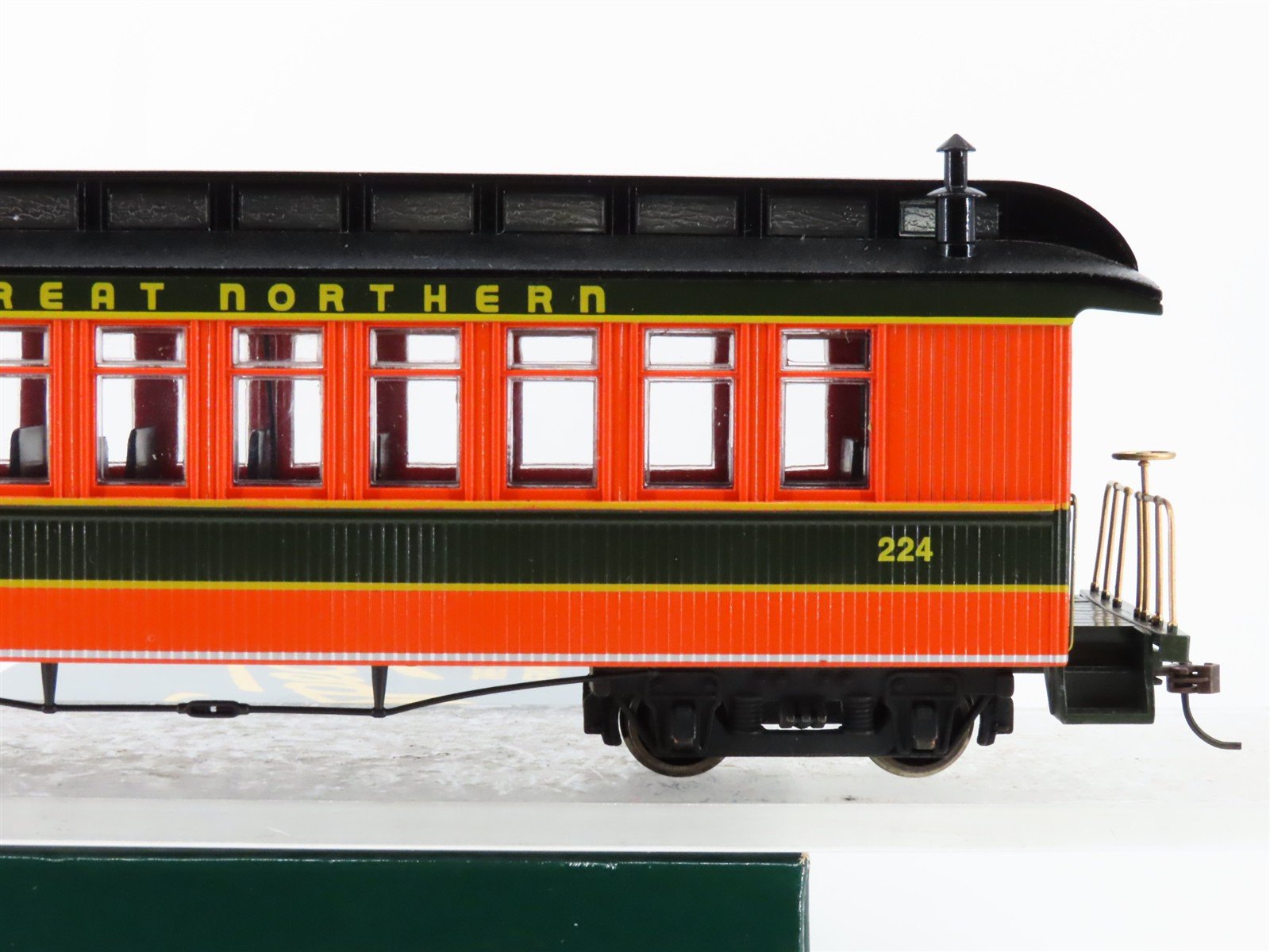 On30 Scale Bachmann Spectrum 26311 GN Great Northern Coach Passenger #224
