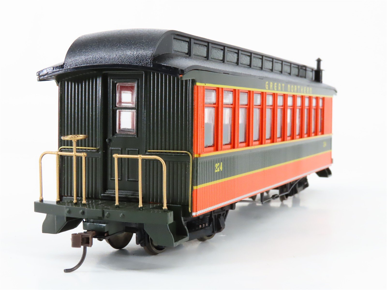 On30 Scale Bachmann Spectrum 26311 GN Great Northern Coach Passenger #224