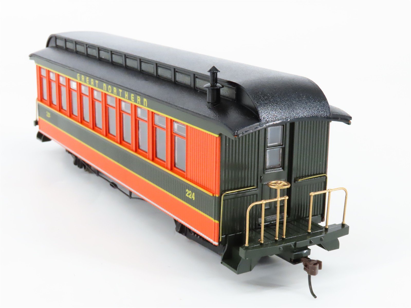 On30 Scale Bachmann Spectrum 26311 GN Great Northern Coach Passenger #224