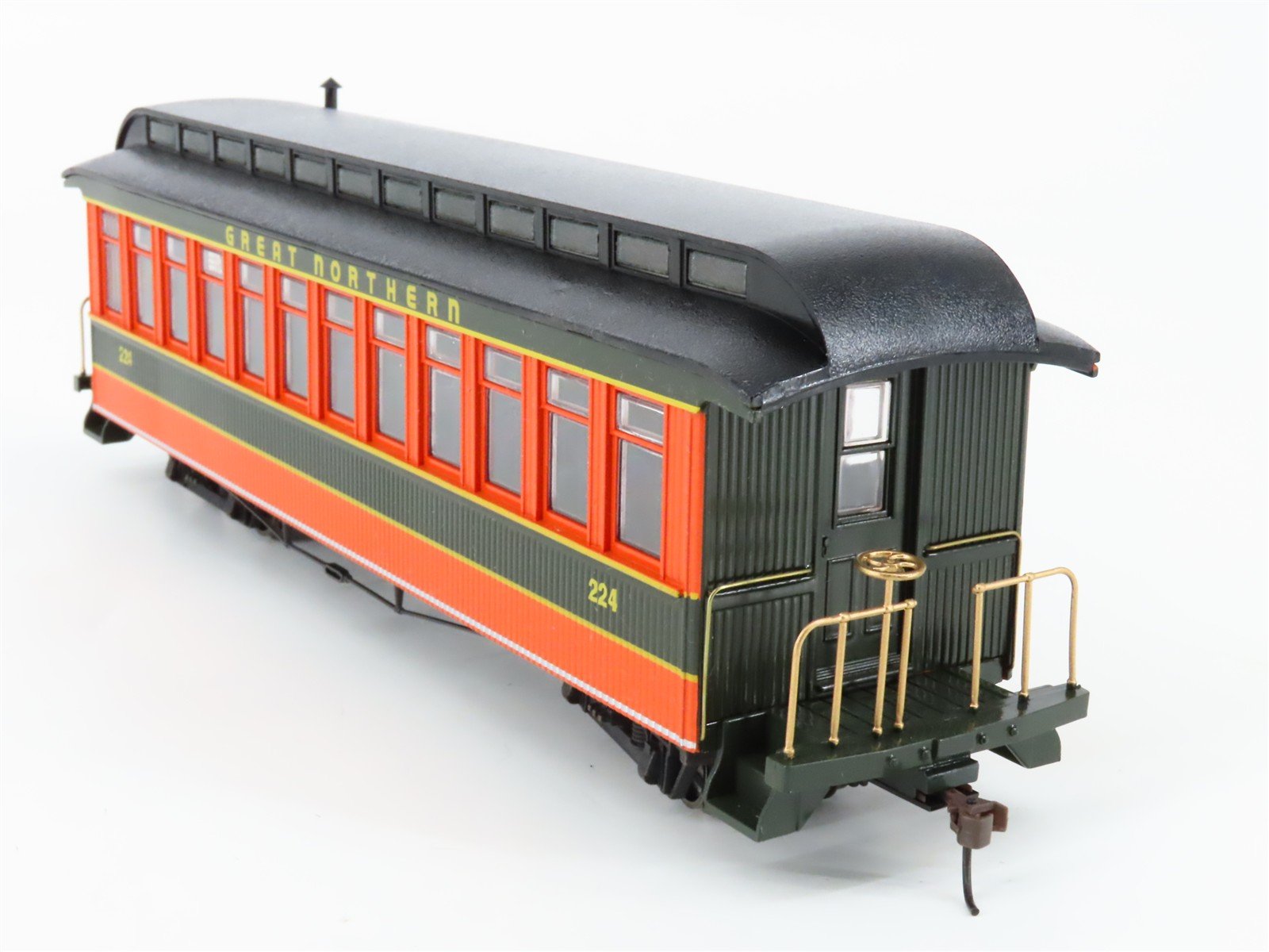 On30 Scale Bachmann Spectrum 26311 GN Great Northern Coach Passenger #224