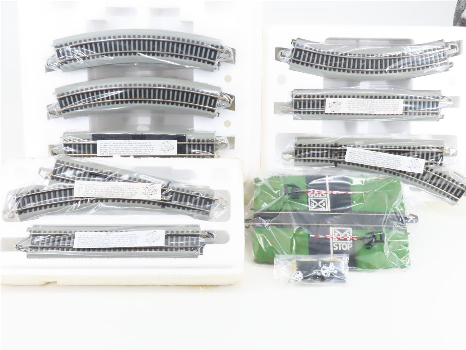 On30 Scale Bachmann Spirit of America Steam Passenger Set w/Track & Power Pack