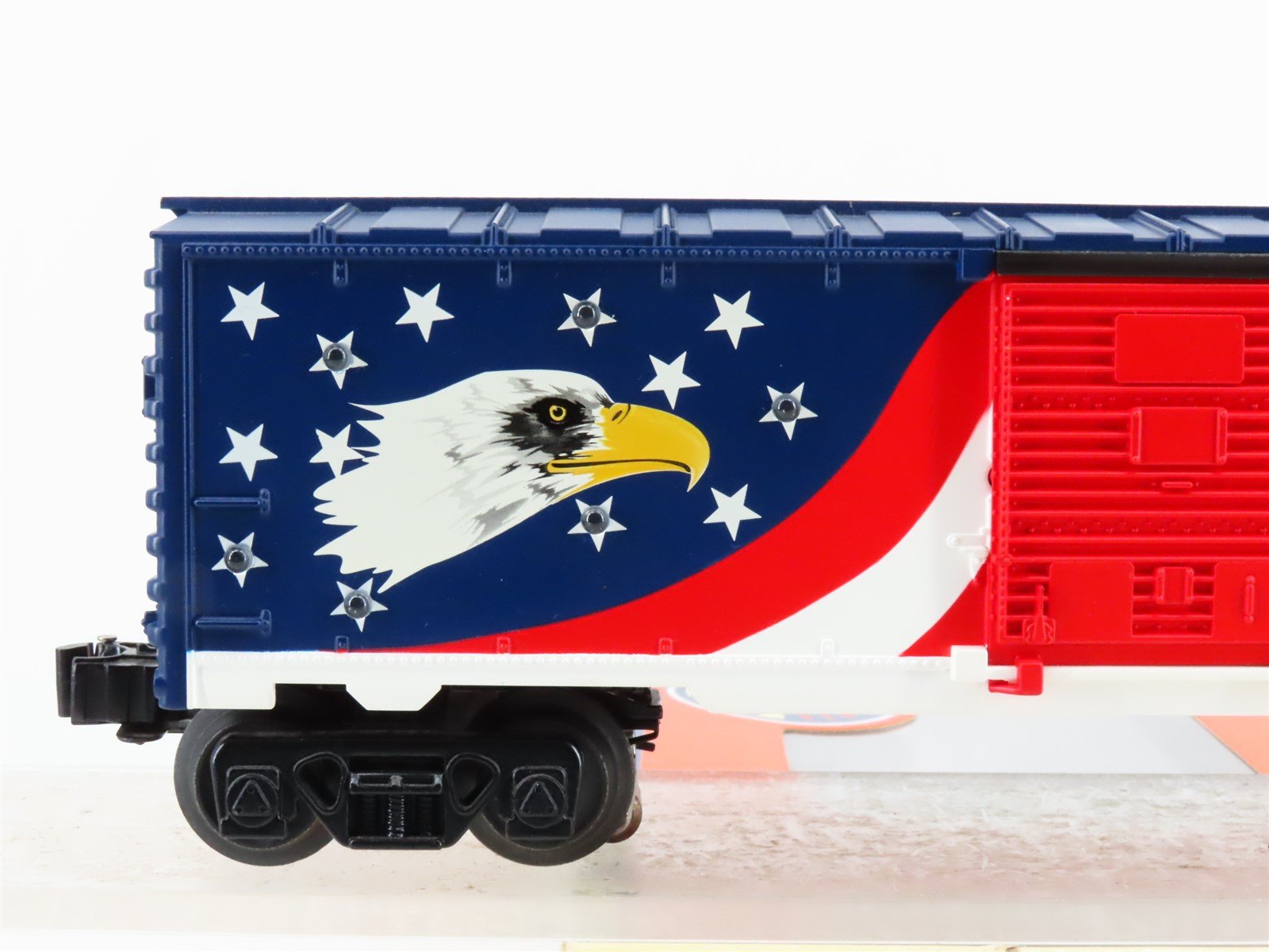 O Gauge 3-Rail Lionel 6-36758 Patriotic Boxcar #36758 w/Lights