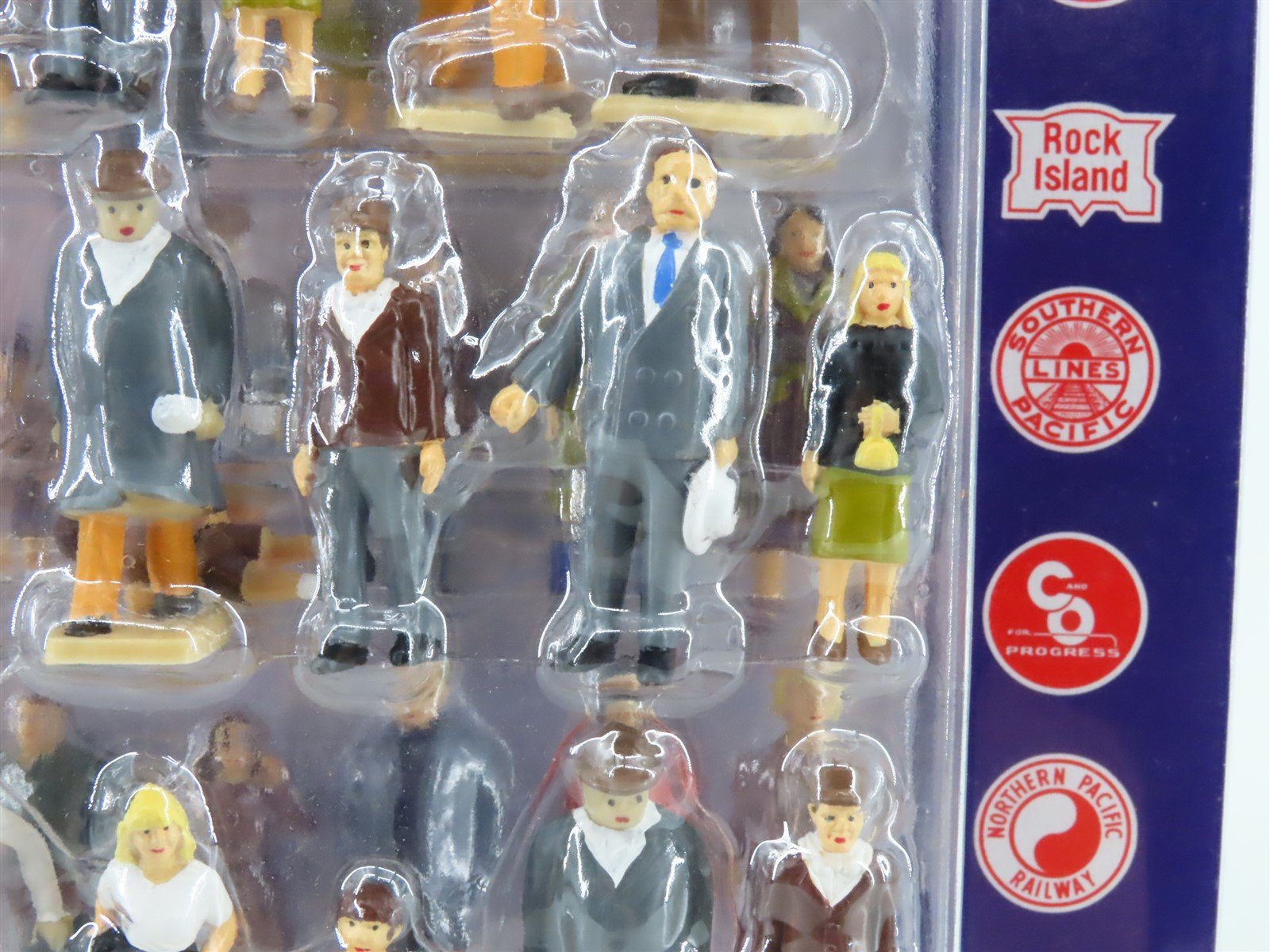 O 1/48 Scale Aristo-Craft RMT-99418 BEEPeople 48 Standing Figures Pack