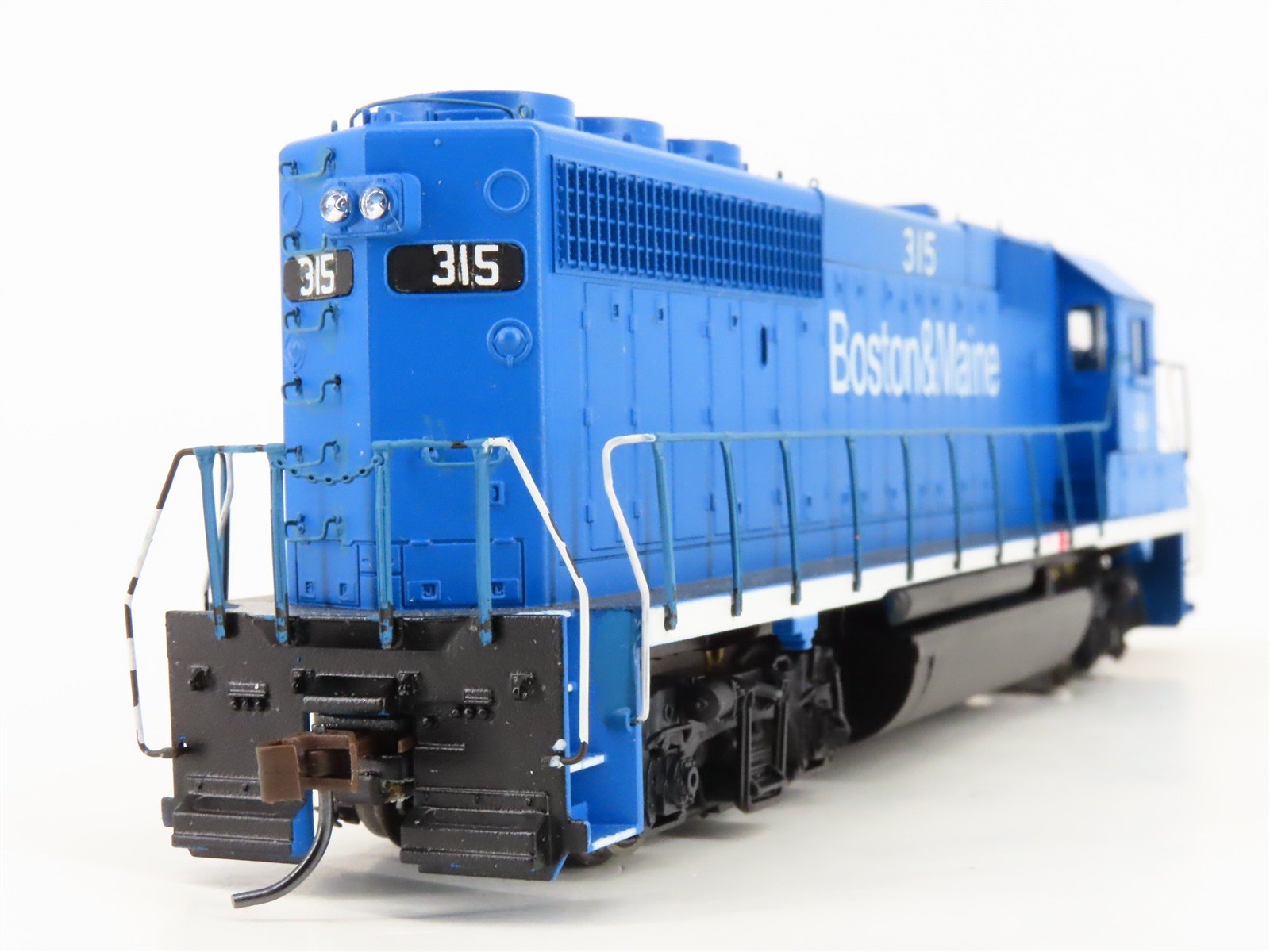 HO Scale Athearn 4435 B&M Boston & Maine EMD GP40-2 Diesel Locomotive #315