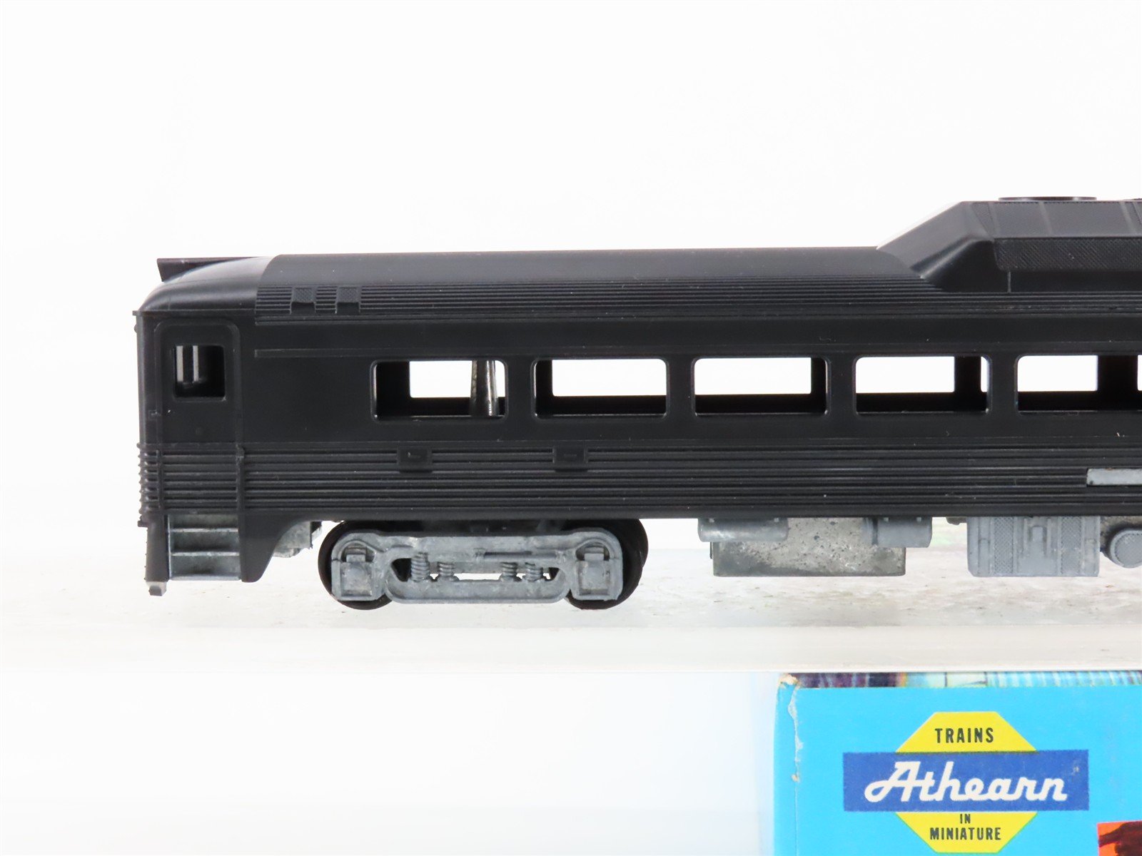 HO Scale Athearn Undecorated Budd RDC Rail Diesel Car - UNPOWERED