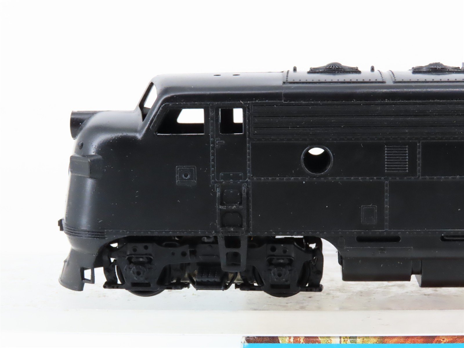 HO Scale Athearn 3023 Undecorated EMD F7A Diesel Locomotive - UNPOWERED
