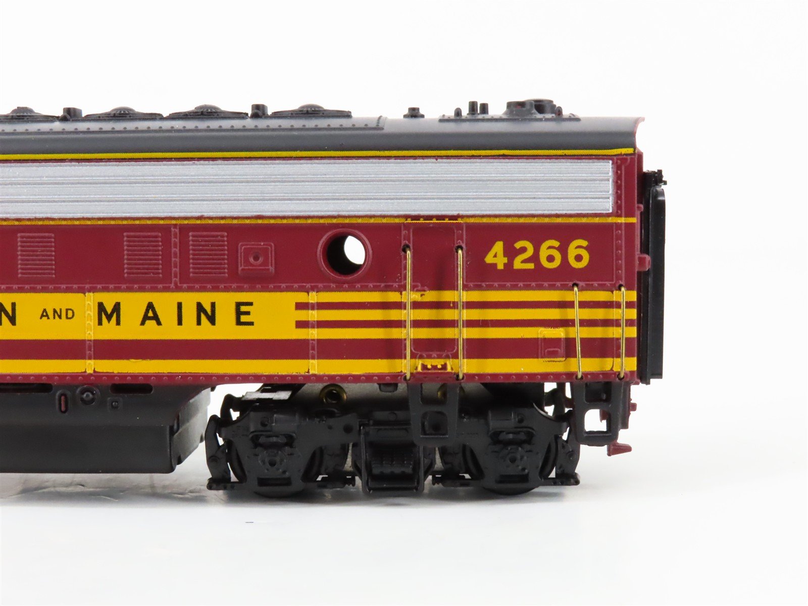 HO Scale Athearn SE 2209 B&M Boston & Maine EMD F7A/A Diesel Locomotive Set