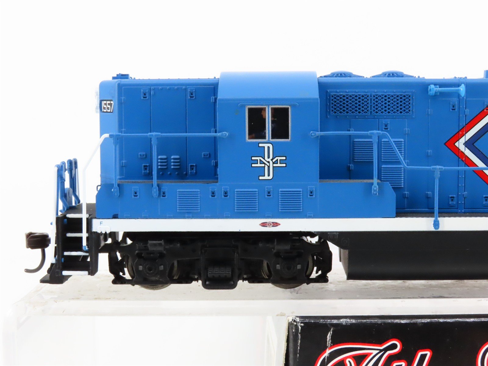HO Scale Atlas Classic 8423 B&M Boston & Maine EMD GP7 Diesel #1557 - DCC Ready