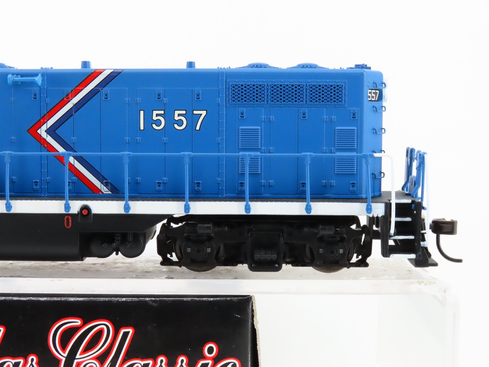 HO Scale Atlas Classic 8423 B&M Boston & Maine EMD GP7 Diesel #1557 - DCC Ready