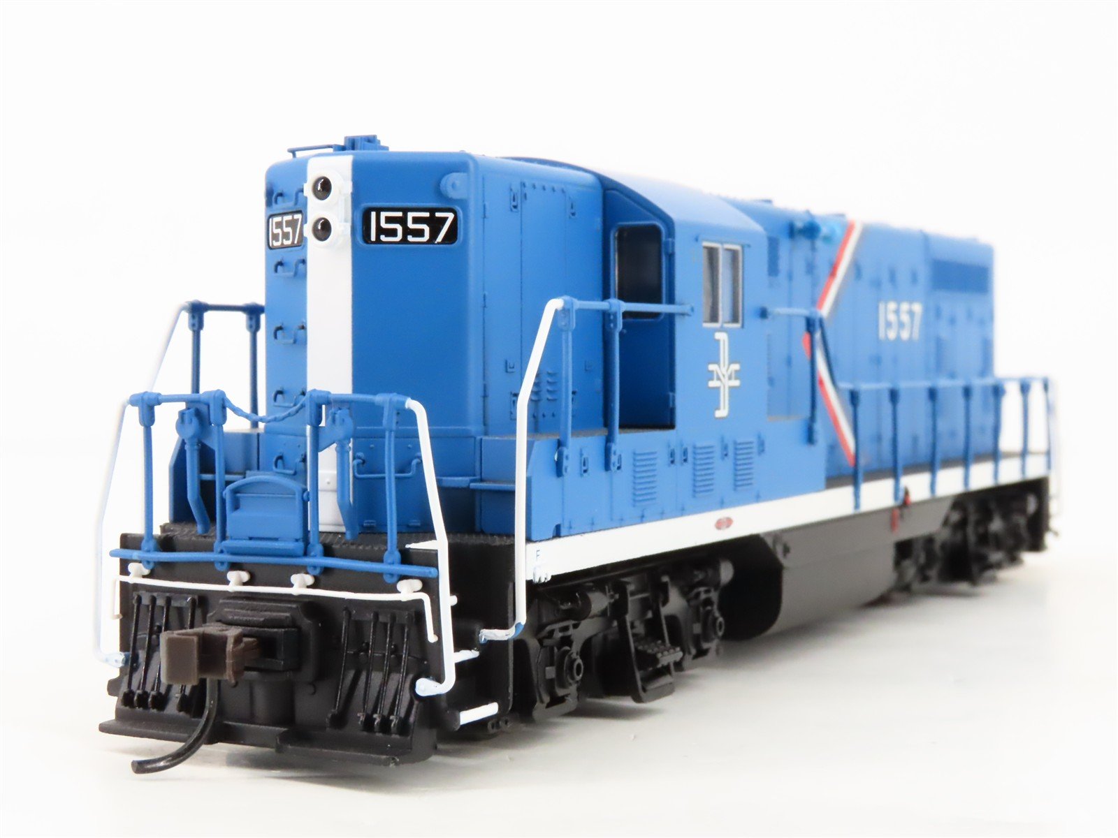 HO Scale Atlas Classic 8423 B&M Boston & Maine EMD GP7 Diesel #1557 - DCC Ready