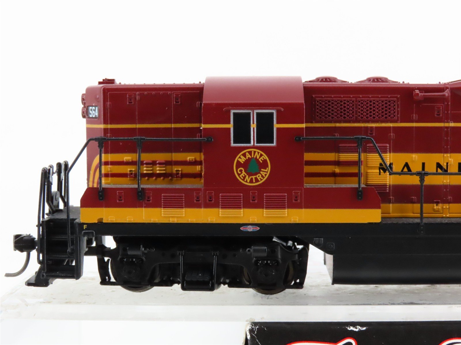 HO Scale Atlas Classic 8412 MEC Maine Central EMD GP7 Diesel #564 - DCC Ready