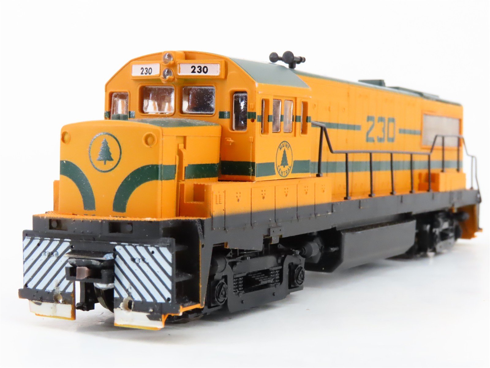 HO Scale Stewart/KATO MEC Maine Central 